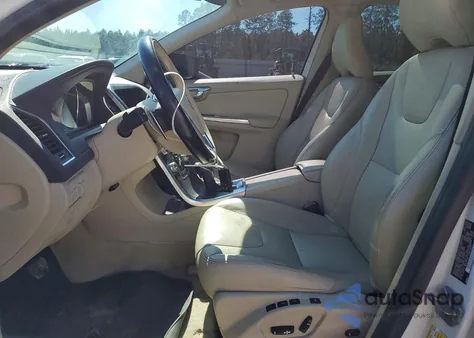 2015 Volvo Xc60 T6 Premier z USA, uszkodzony, nr VIN YV449MDK1F2730598